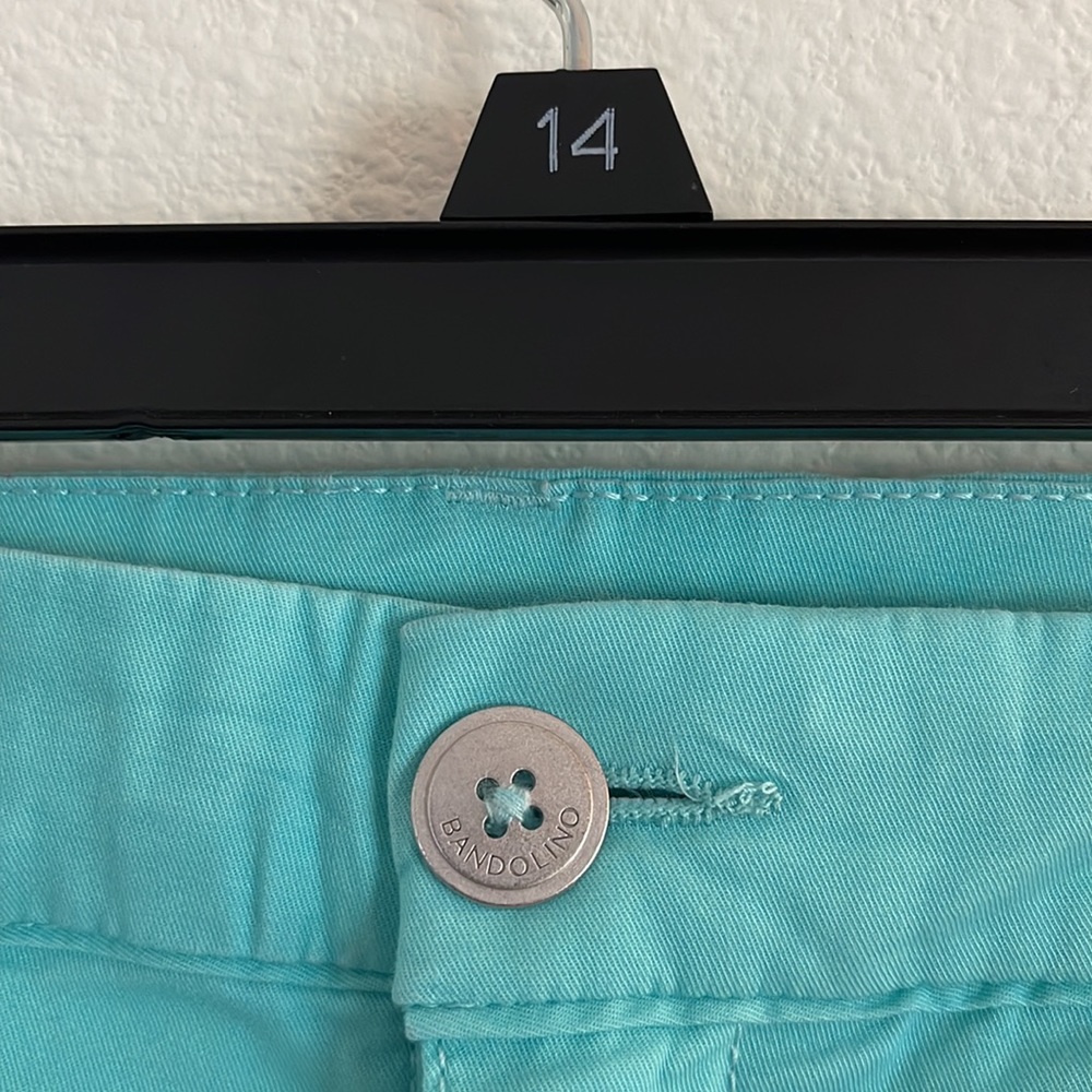 Bandolino Ladies below the knee shorts. Size 12. Aqua Green. 2 front pockets - Picture 5 of 6